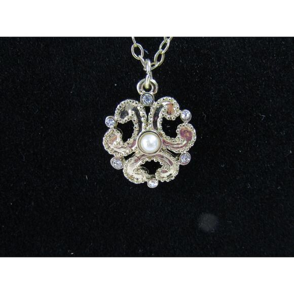 Gold Tone VTG Ornate Victorian Faux Pearl Rhinestone Necklace 24" Dainty Elegant - Picture 2 of 7